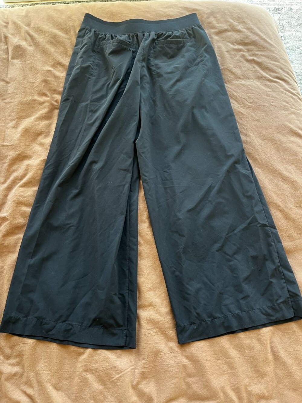 Athleta Brooklyn Heights Wide Leg Pleated Pants - Black - Size 10/P - Picture 3 of 7